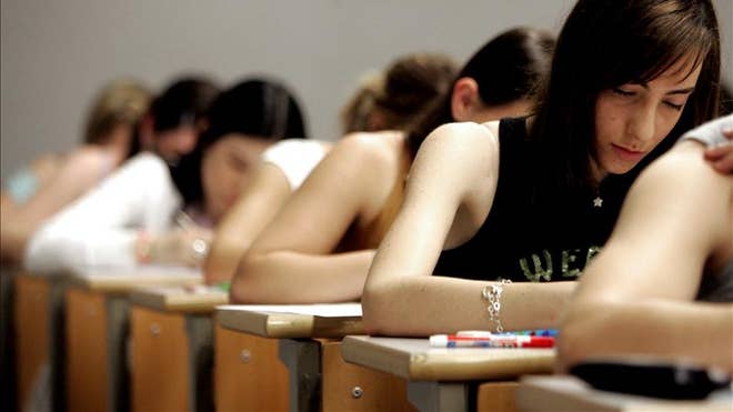 STUDENTS STUDYING